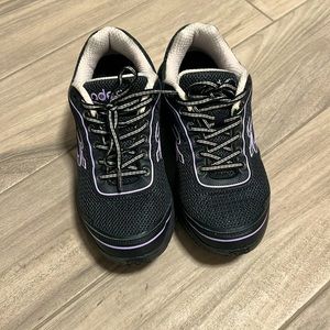 GDefy Shoes Women's 7.5 Black Purple Gravity Defyer Mighty Walk Athletic Sneaker